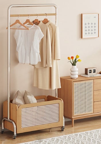 Clothes hanger