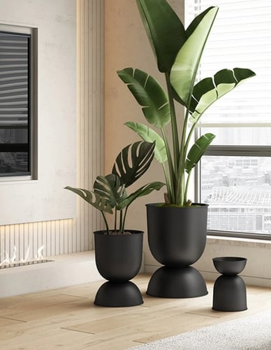 Metal plant pot
