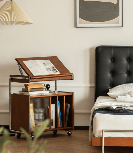 Bookcase and reading MUU