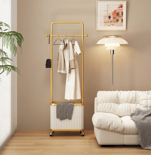 Hangtie with basket