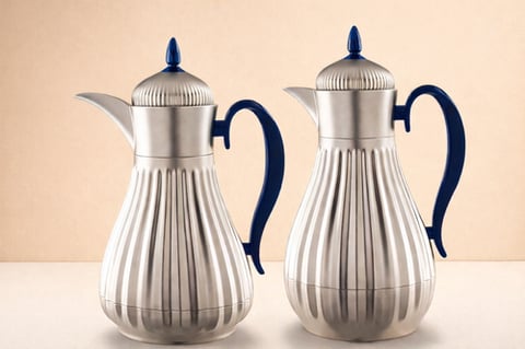 طقم ترامس جنى زجاج من الداخل فضى مطفي بمقبض ازرق 1L+0.7L