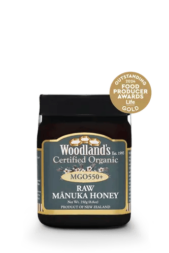 عسل مانوكا العضوي الخام من وودلاند، تركيز MGO 550+ 250 جم - Woodland's Mānuka Honey MGO500+ Organic Raw 250g