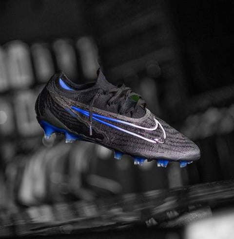 Nike phantom / خاص بالعشب الطبيعي