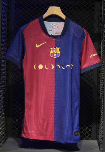 برشلونه قميص خاص بالكلاسيكو