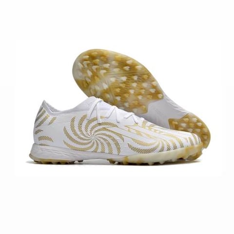adidas / خاص بالعشب الصناعي