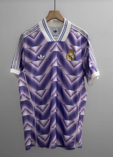 ريال مدريد بتصميم كلاسيك