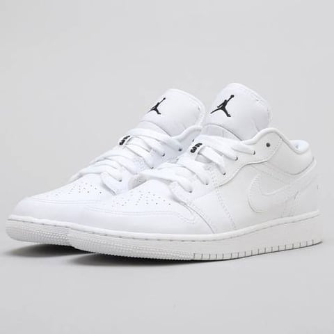 NIKE JORDAN