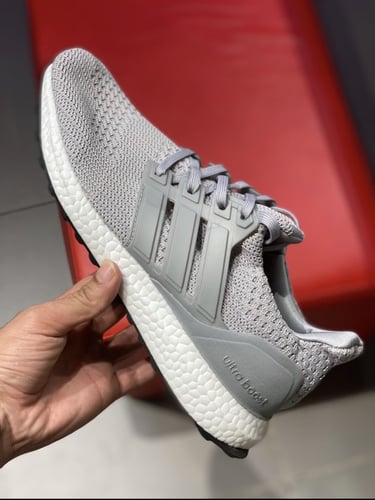 ADIDAS ULTRA BOOST