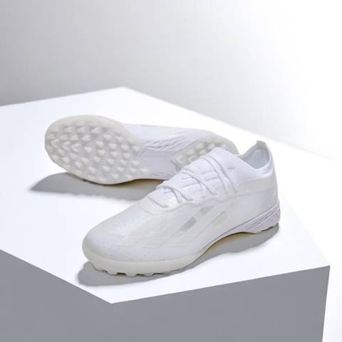 adidas/خاص بالعشب الصناعي