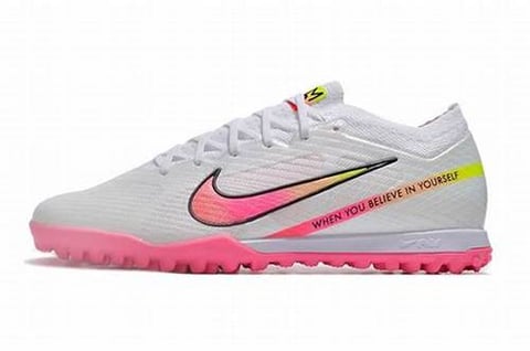 Nike / خاص بالعشب الصناعي