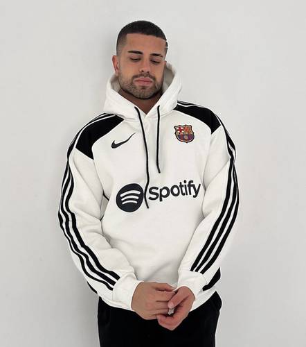 هودي برشلونه باللون الابيض