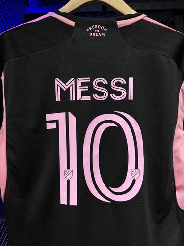 ميامي الامريكي بأسم ورقم Messi 10
