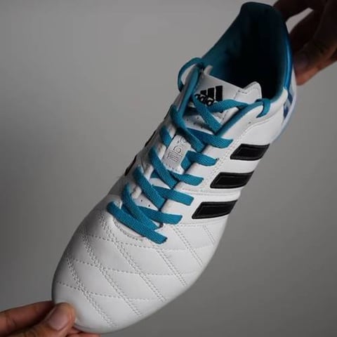 Adidas / للعشب الصناعي