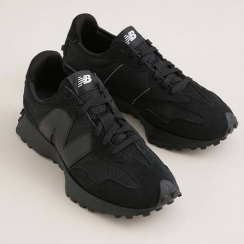 New Balance - black 327