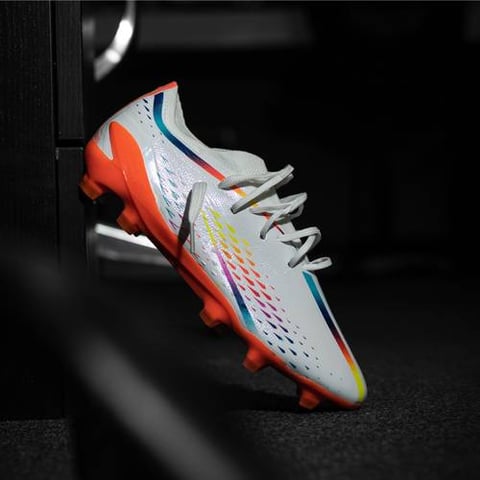 Adidas/ خاص للعشب الطبيعي