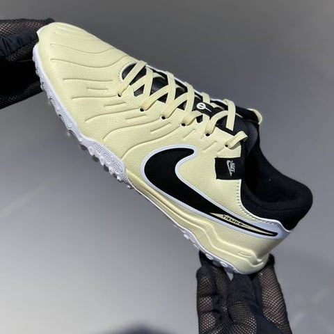 Nike Tiempo / خاص بالعشب الصناعي