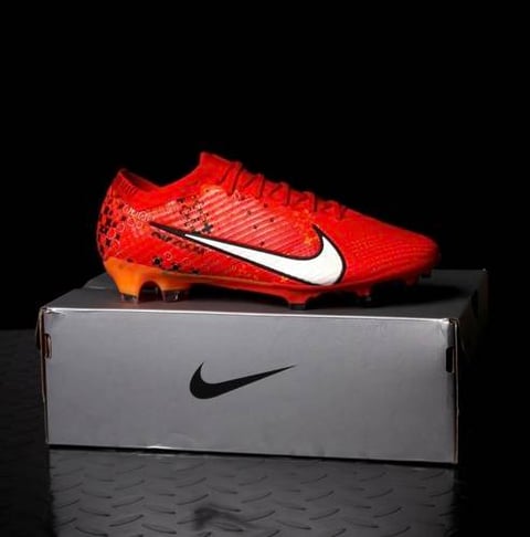 Nike / خاص بالعشب الطبيعي