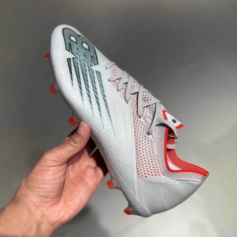 NEW BALANCE / خاص بالعشب الطبيعي 