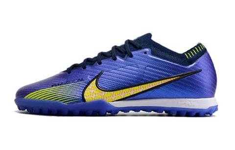 Nike / خاص بالعشب الصناعي