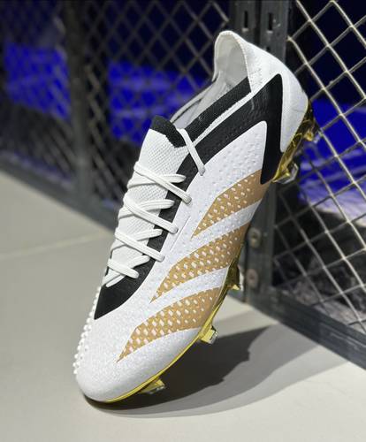 adidas  / خاص بالعشب الطبيعي