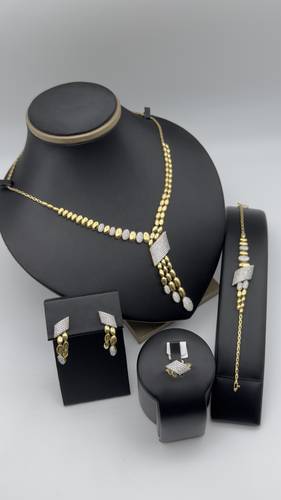 طقم ناعم عيار 18k
