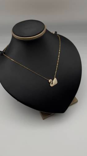 عقد سواروفسكي عيار 18k