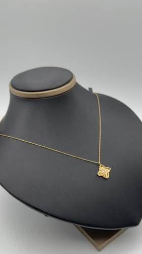 عقد روبيرتو كوين عيار 18k