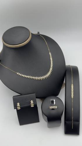 طقم ناعم عيار 18k