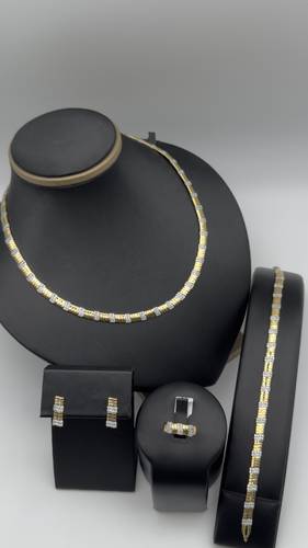 طقم ناعم عيار 18k