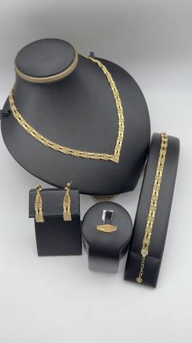طقم ناعم عيار 18k