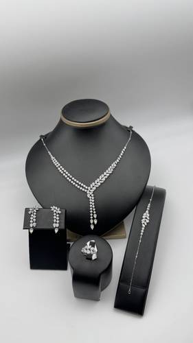 طقم ذهب ابيض عيار 18k