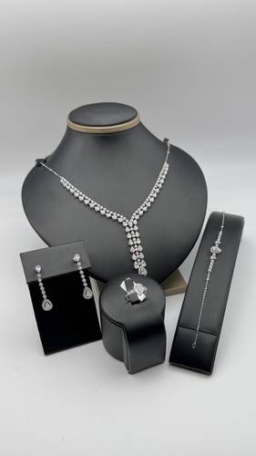طقم ذهب ابيض عيار 18k