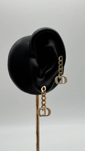 حلق كريستيان ديور عيار 18k