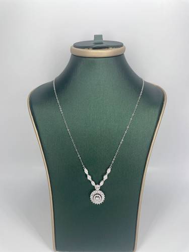عقد ذهب ابيض عيار 18K
