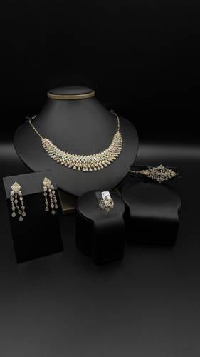 طقم ذهب ابيض عيار 18K