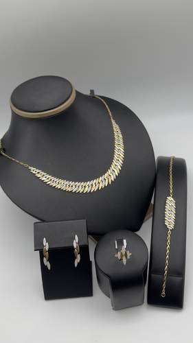 طقم ناعم عيار 18k