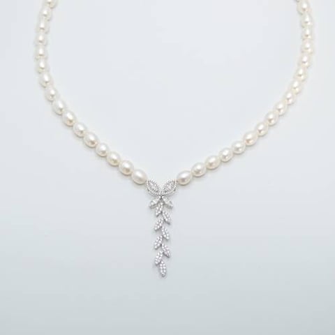 white gold necklace 18k,with pearls