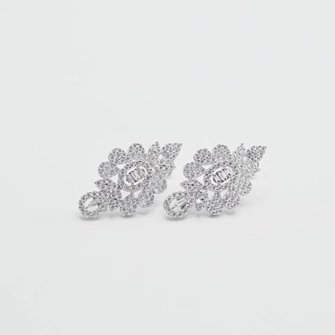 حلق ذهب ابيض عيار 18