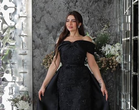 فستان سهرة اسود ماسك بذيل ميكادو فصوص 