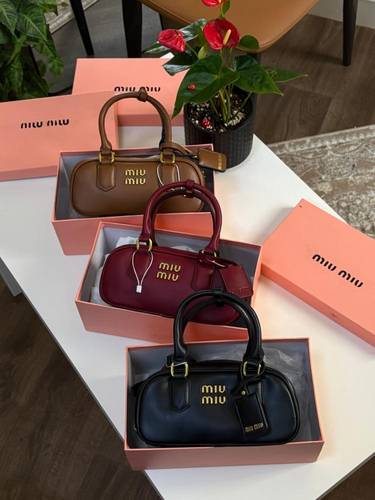 شنطه MIU MIUالهبة 