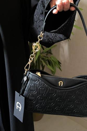 شنطة أقنر جلد _AIGNER