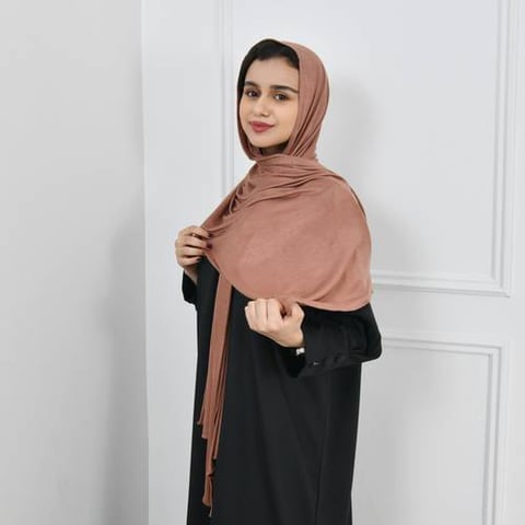 طرحه قطن باللون اللحمي