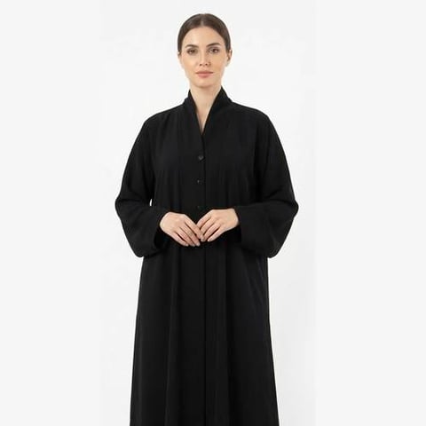 عباية سوداء سادة بقصّة مستقيمة وياقة أنيقة