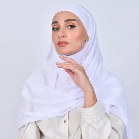 طرحة شيفون بربطة اغلاق - ابيض ناصع
