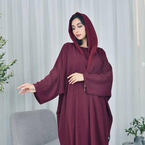 عباية صيفية بقصة نص بشت باللون العنابي 