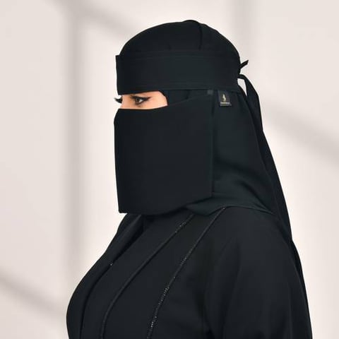 نقاب بمطاط واحد قصير جداً بربطة اغلاق
