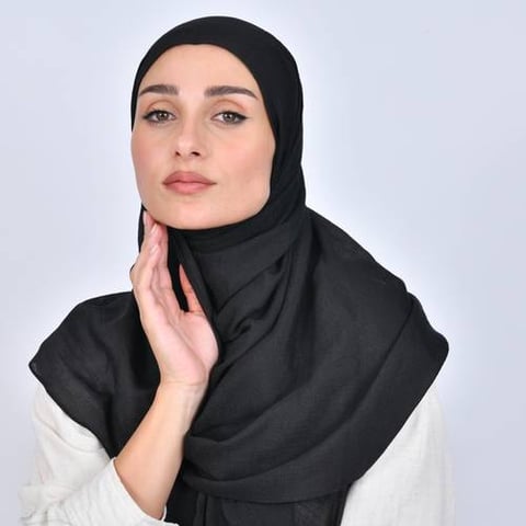 طرحه سوداء بقماش الينن