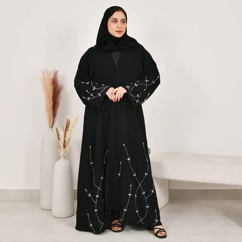 عباية لف سوداء بشك ابيض انيق