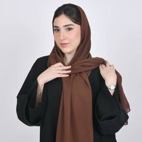 طرحه حرير بلون بني عسلي  