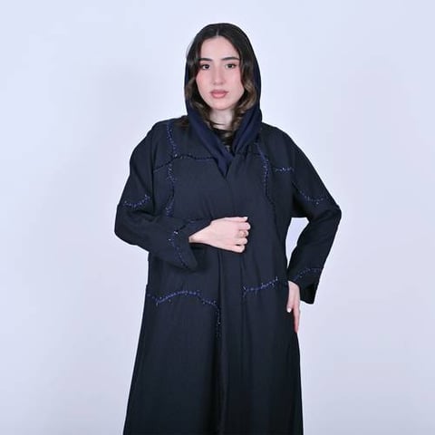 عباية لف بلون كحلي بتطريز وشك عشوائي على كامل العباية